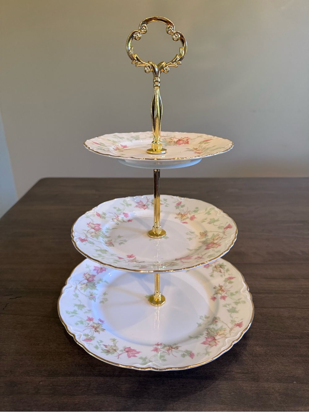 3-Tier Dessert Stand HUTSCHENREUTHER GERMANY
PASCO MAPLE LEAF